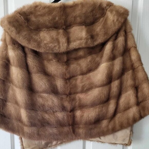 Beautiful Vintage Hopper Fur Stole/Shoulder Wrap believed to be Mink??? - Picture 2 of 4